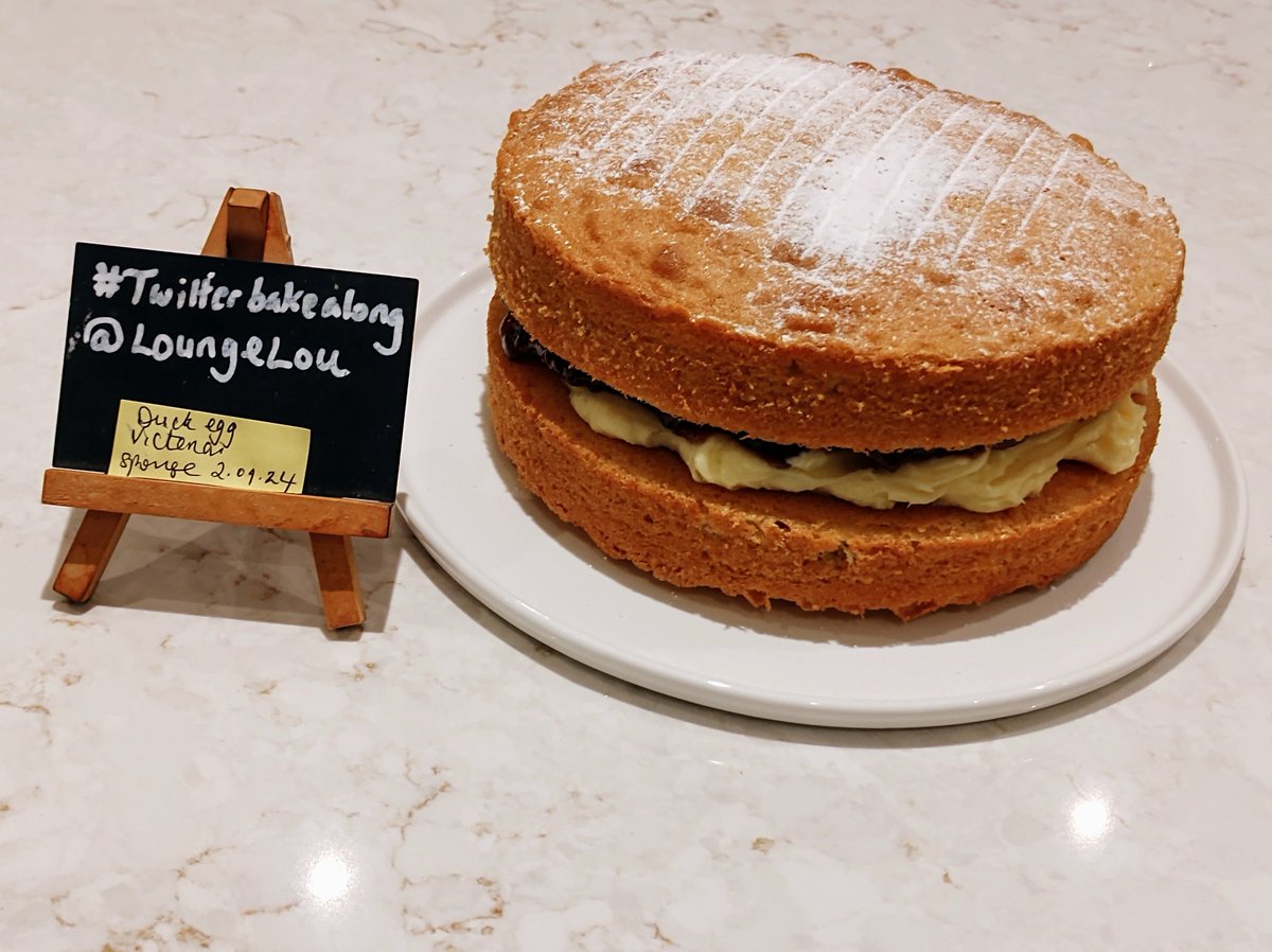 Back into the baking vibe... Duck egg Victoria sponge with 4 fruit jam and vanilla buttercream.  #TwitterBakeAlong <a href="/thebakingnanna1/">The Baking Nanna</a> <a href="/Rob_C_Allen/">Robert Allen</a>