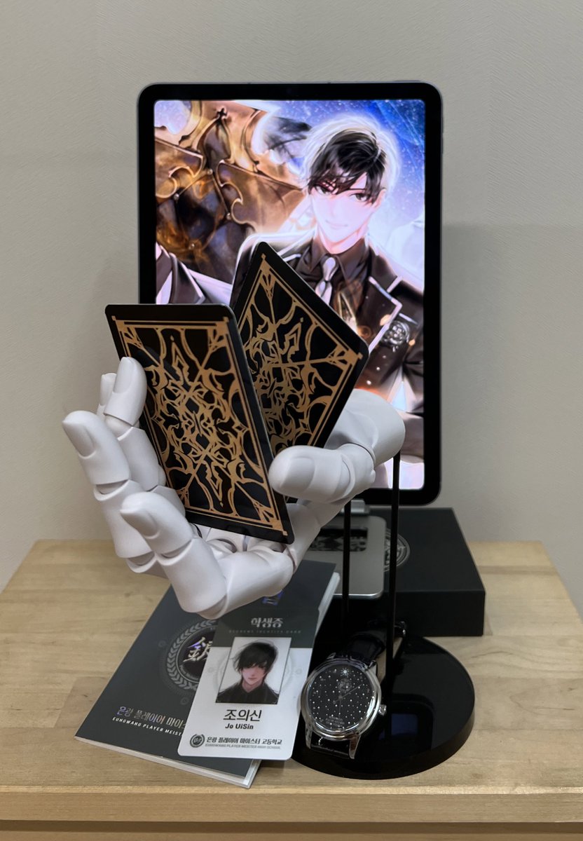 elyasion's tweet image. #handmodel #명급리 #명문고EX급조연의리플레이 #조의신 
오른손 먼저 구입 후, 왼손 마저 입수하면 꼭 해보려고 했던 두 가지 중 하나. 덕분에 플마고 시계도 꺼내봤네요. 

 명급리 연재 5주년을 축하합니다.