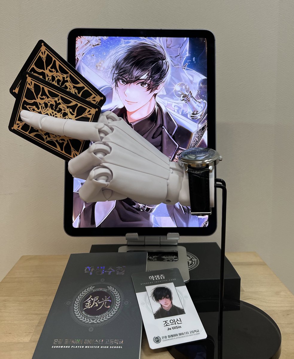 elyasion's tweet image. #handmodel #명급리 #명문고EX급조연의리플레이 #조의신 
오른손 먼저 구입 후, 왼손 마저 입수하면 꼭 해보려고 했던 두 가지 중 하나. 덕분에 플마고 시계도 꺼내봤네요. 

 명급리 연재 5주년을 축하합니다.