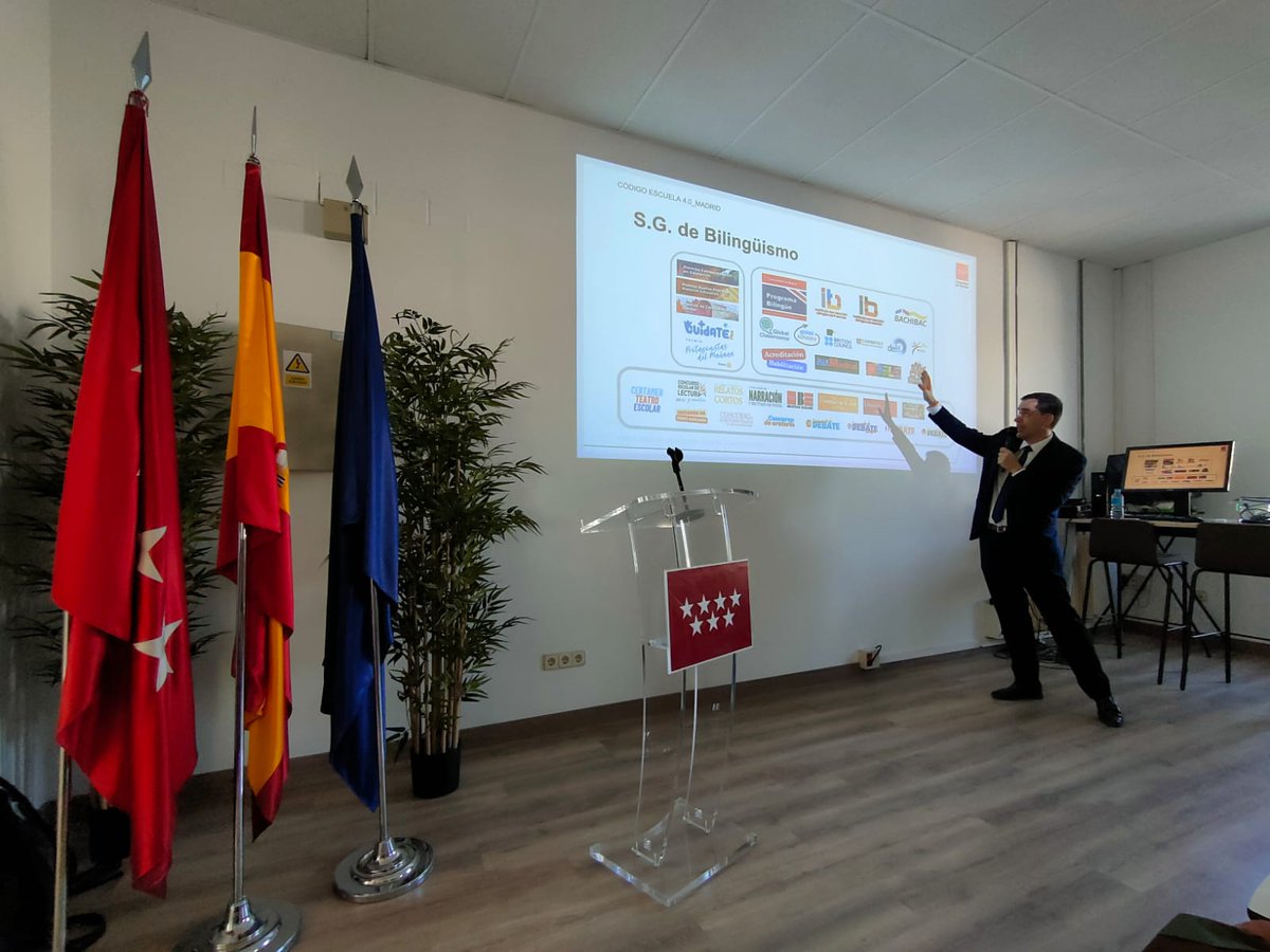 EvaFdezCabani's tweet image. El DG @dcerverao arranca el curso escolar dando la bienvenida a los  asesores del programa CódigoEscuela4.0_Madrid. 
Las principales actuaciones serán
🤖 acompañamiento al profesorado 
🤖 dotación de equipamiento de programación y robótica por parte de @DigitalCMadrid
#IF_CMadrid