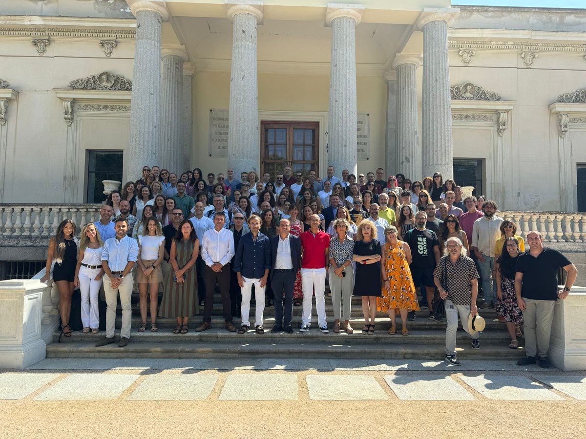 EvaFdezCabani's tweet image. El DG @dcerverao arranca el curso escolar dando la bienvenida a los  asesores del programa CódigoEscuela4.0_Madrid. 
Las principales actuaciones serán
🤖 acompañamiento al profesorado 
🤖 dotación de equipamiento de programación y robótica por parte de @DigitalCMadrid
#IF_CMadrid