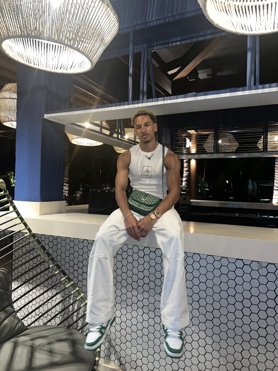 DjKusi's tweet photo. Sometimes I wear clothes.. 🍀 https://t.co/tn09gTnjVx
