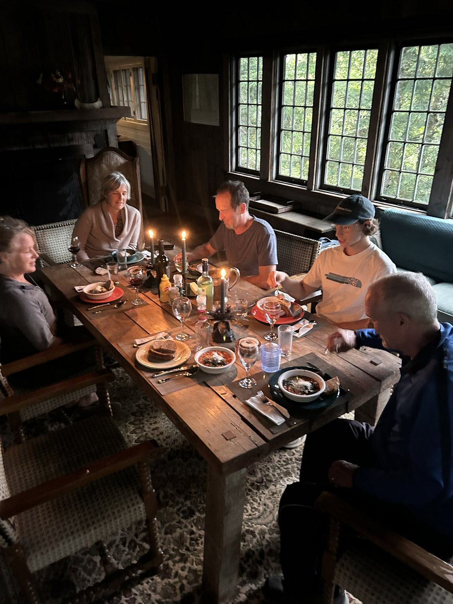 king elisabeth tweet media