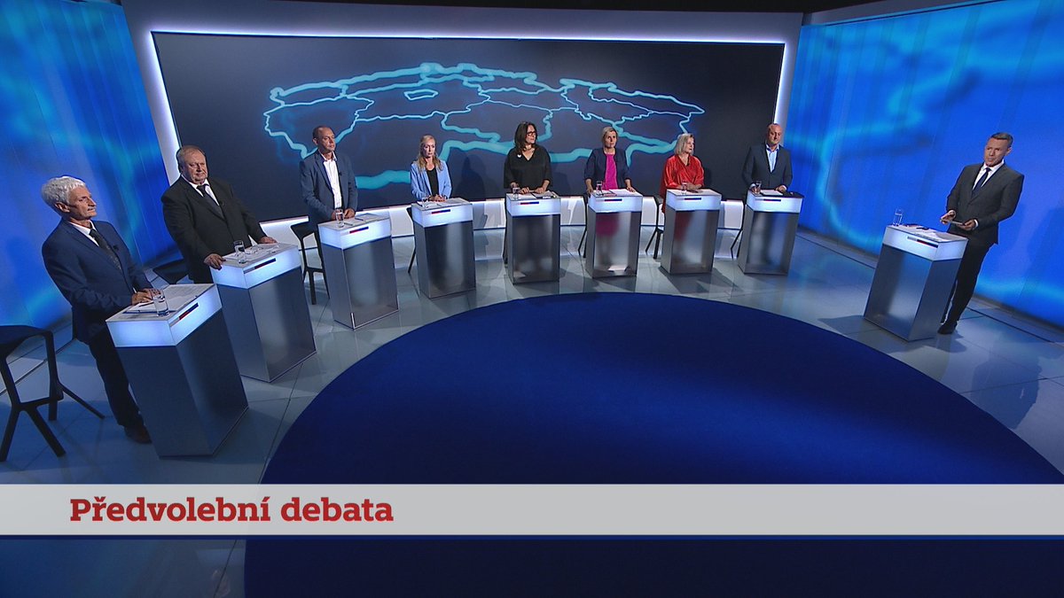 Česká televize před krajskými volbami nachystala třináct předvolebních debat. Do studia zve vždy osm lídrů kandidátek s největším volebním potenciálem v kraji z průzkumu volebního potenciálu agentur Kantar CZ a Data Collect. Dnešní debata začíná v Karlovarském kraji – sledovat ji
