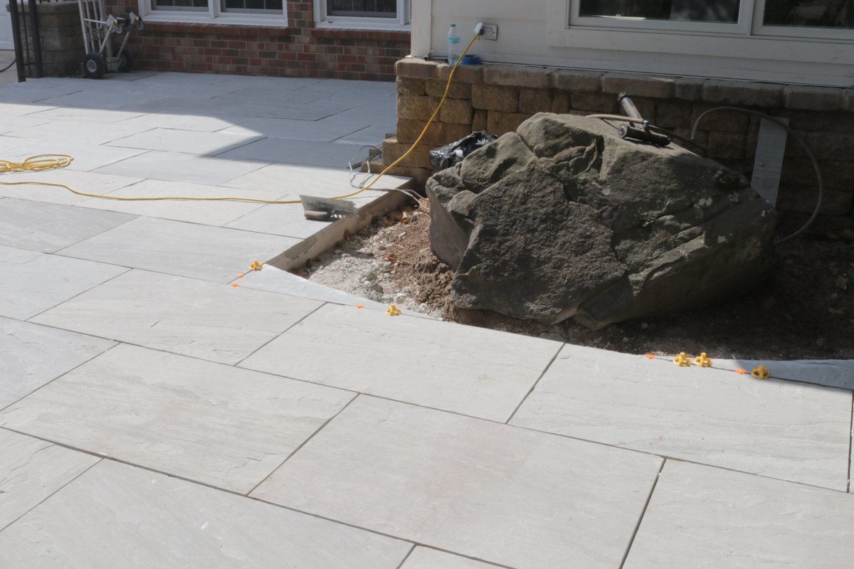 LandscapeNashvi's tweet photo. 🍂 Transform your outdoor space just in time for fall! Whether you're resurfacing or installing a new natural stone patio, now's the perfect time to create a cozy spot for fall evenings.🪵🔥✨

Call at 615-715-8216

#NaturalStonePatio#LandscapeDesign https://t.co/uDpRhsDRSR
