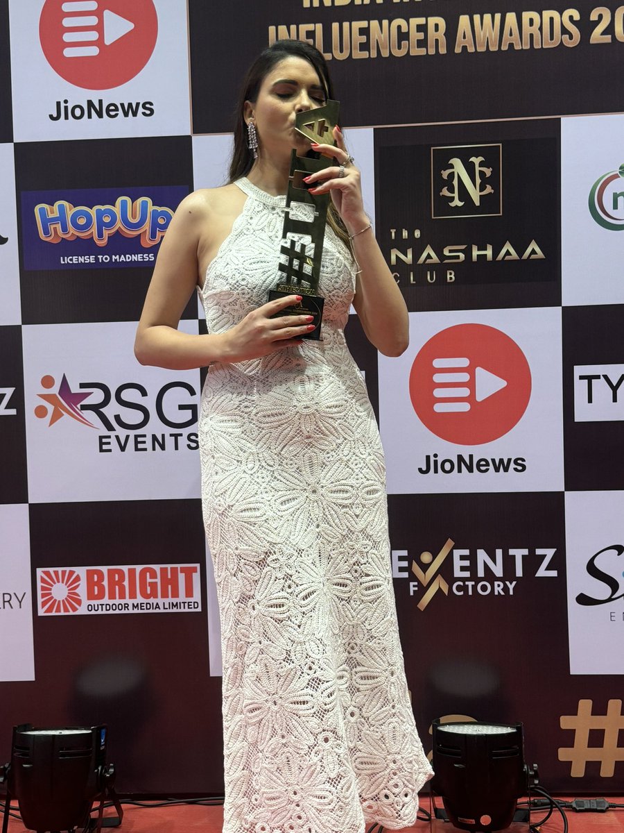sezaltheactor's tweet photo. Many more to come 🥇 
Thank you so much @iiiaward @kunalthakkarofficial  @iam_namita_rajhans for the award. 

This award is a tremendous honor, and I am deeply appreciative of the recognition
Thank you for considering me. 🙏❤️ 

Wearing @majeparis https://t.co/uULWbBkGIa