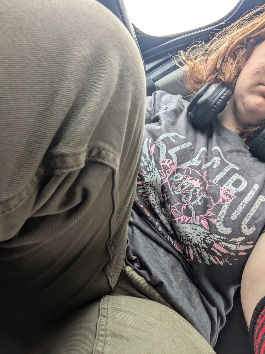 MuffinTech36659's tweet photo. @WhaleGGs I have random photos, the last one is cosplay makeup practice https://t.co/8Rhw8rzAy7