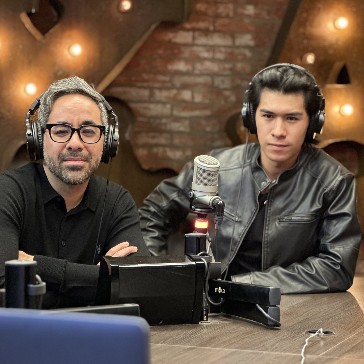 ¡Ya estamos con el elenco de la serie “Nadie nos va a Extrañar” 🤩🎬📝📼! No te pierdas la entrevista en #YordiEnExa con <a href="/YordiRosado/">Yordi Rosado</a> y <a href="/soymanolofer/">Manolo Fernandez</a> en el 104.9 FM 📻