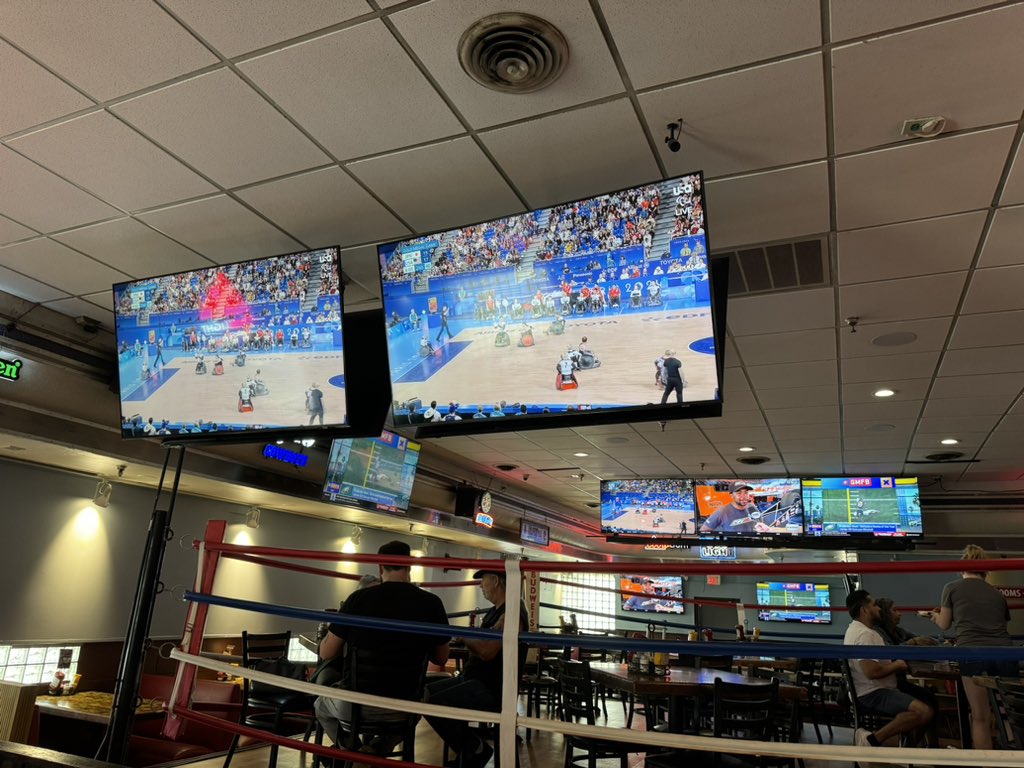 Bobby V's Sports Gallery Cafe tweet media