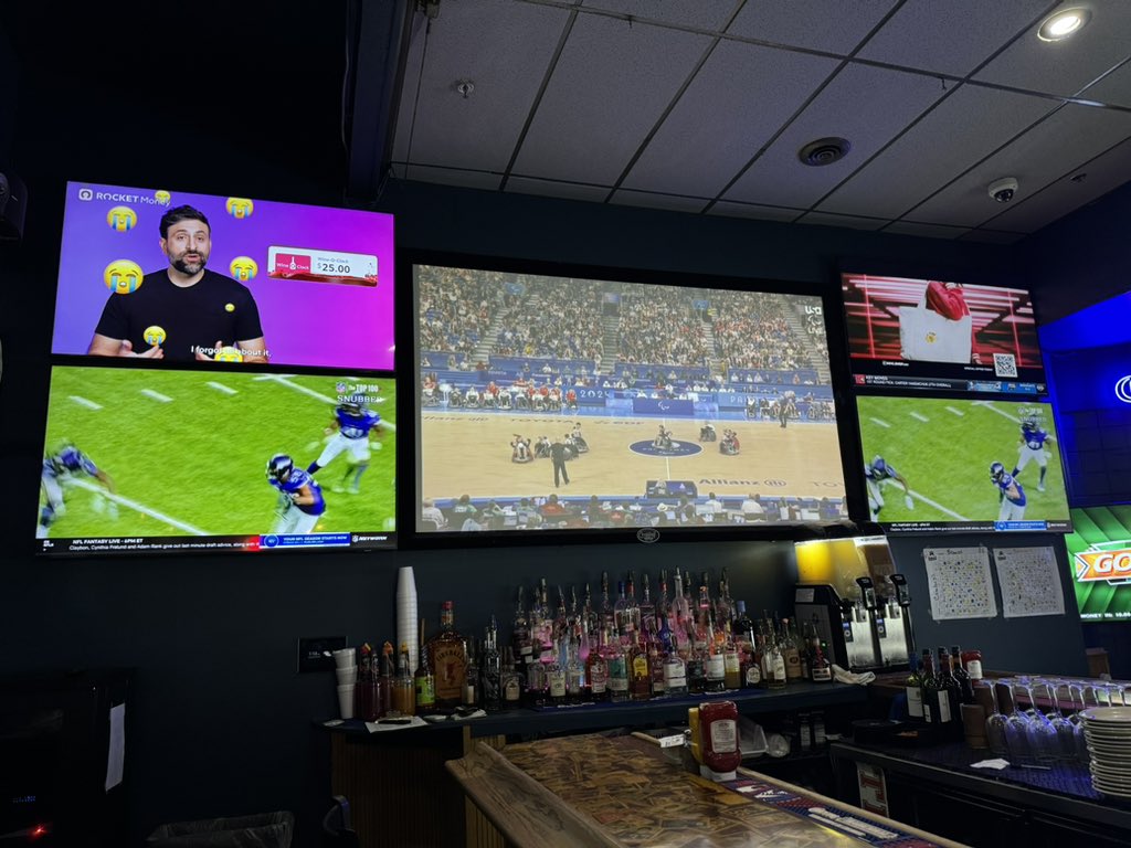 Bobby V's Sports Gallery Cafe tweet media