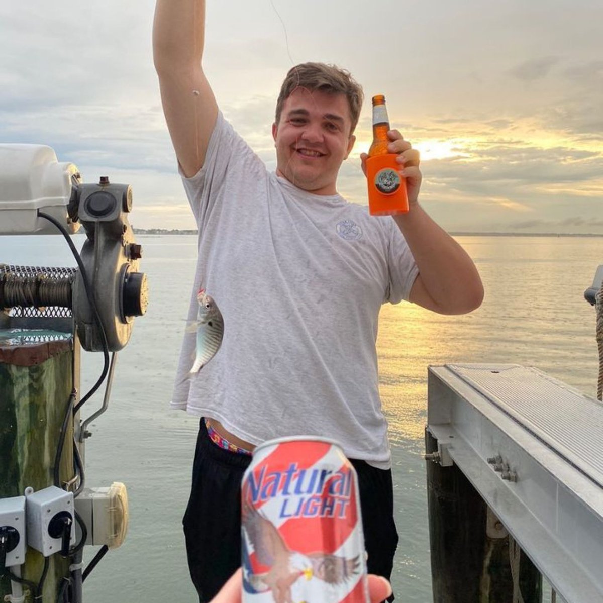 chillnreel's tweet photo. Catching a fish & a buzz at the same time! 🤙🎣🐟
@brandieboop @naturallightbeer
#ChillNReel #Nattylight https://t.co/5JeDduZ9Ch