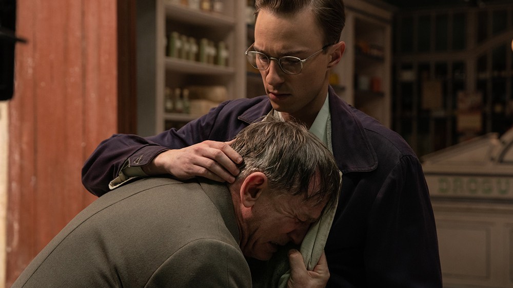 ShawEsquire's tweet photo. Drew Starkey on His Breakout Role in Luca Guadagnino’s ‘Queer’ and Filming Steamy Scenes With Daniel Craig: We ‘Were Just Game for Anything’ https://t.co/cmNw20aqGD https://t.co/lfT4KoOH49