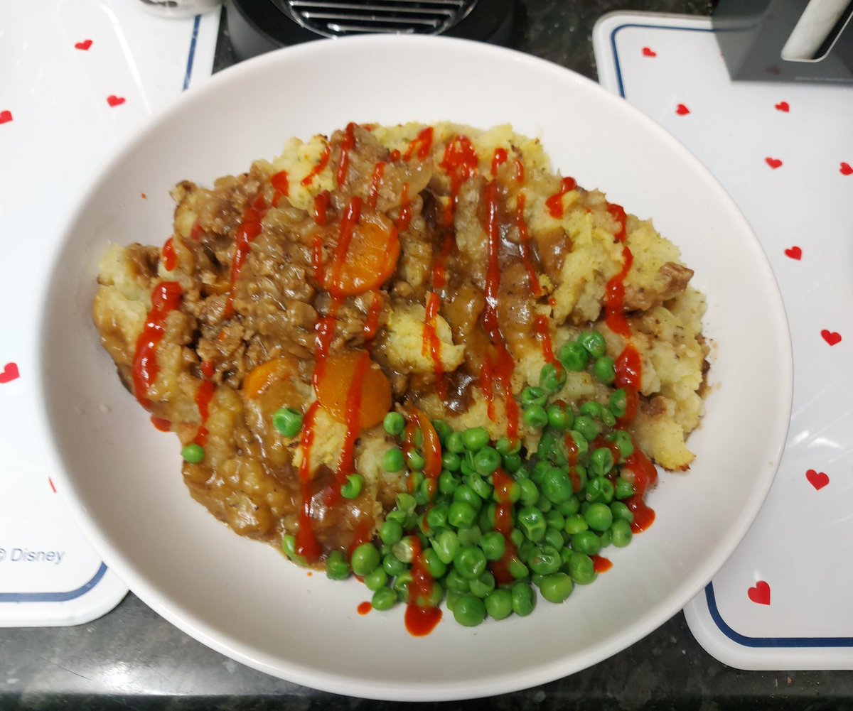 FearOfTheDuck74's tweet photo. I haven't been able to eat properly during the past few days but finally got my appetite back so I made a vegan cottage pie 😋 🥰🌱❤️😊🍽🍜
#vegan #veganfood #homemade #plantbased #plantbasedfood #dairyfree #meatfree https://t.co/0hze6hTNIS