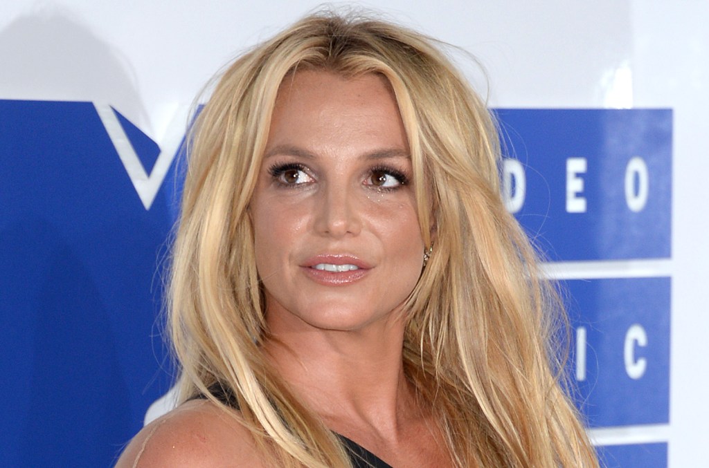 Britney Spears Isn’t Doing Biopic Story, But Teases Possible Character in ‘Fictional Musical’ dlvr.it/TCk1XZ