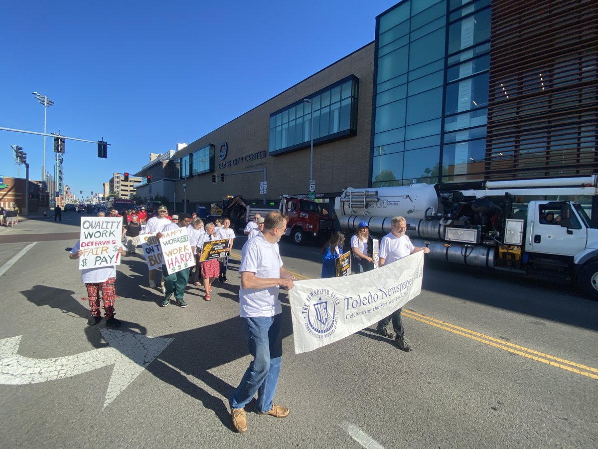 bladeguild's tweet image. The Toledo NewsGuild would like to wish you a happy and safe Labor Day! Great turnout by our membership to the parade this morning. The Blade works because we do. 🗞️✊⚔️