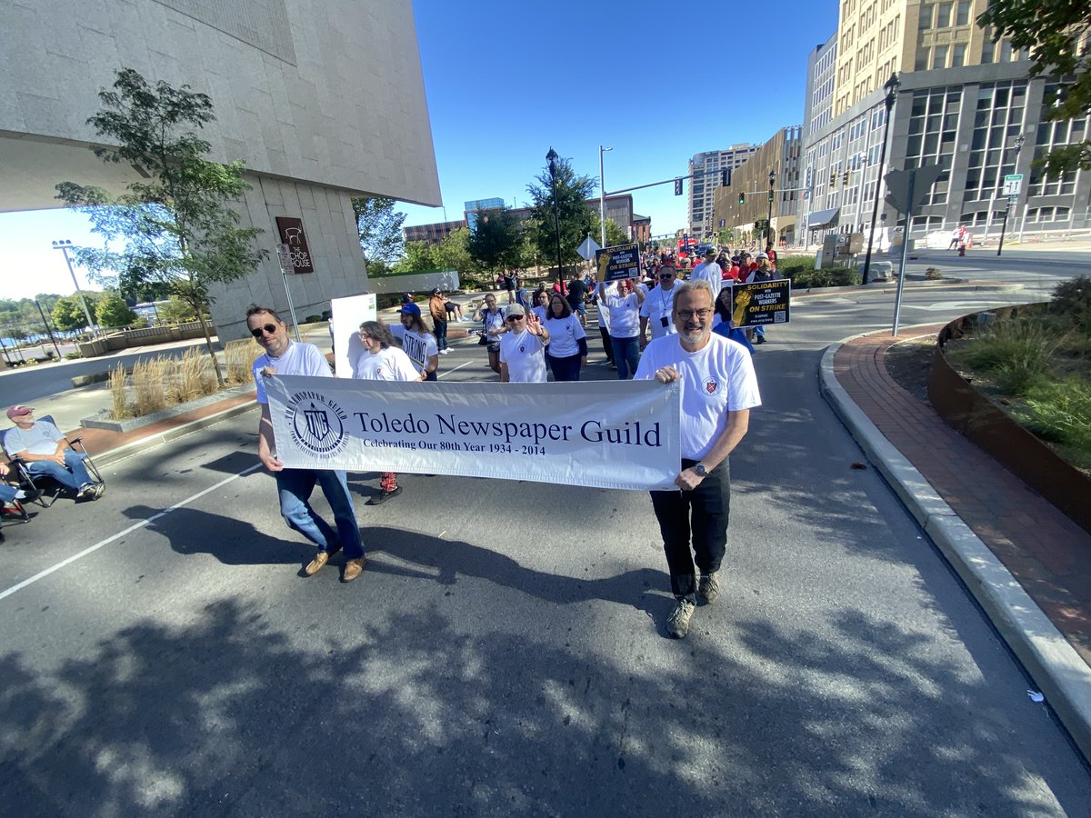 bladeguild's tweet image. The Toledo NewsGuild would like to wish you a happy and safe Labor Day! Great turnout by our membership to the parade this morning. The Blade works because we do. 🗞️✊⚔️