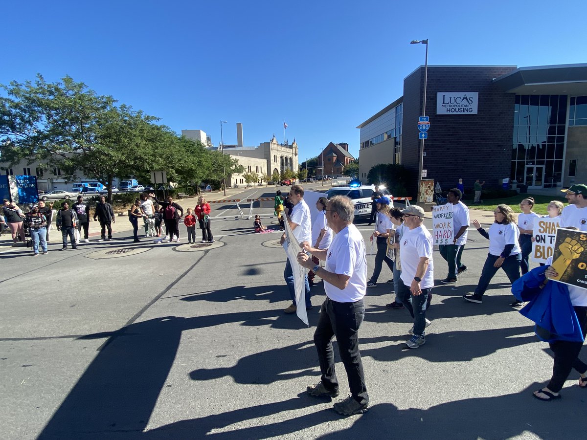 bladeguild's tweet image. The Toledo NewsGuild would like to wish you a happy and safe Labor Day! Great turnout by our membership to the parade this morning. The Blade works because we do. 🗞️✊⚔️