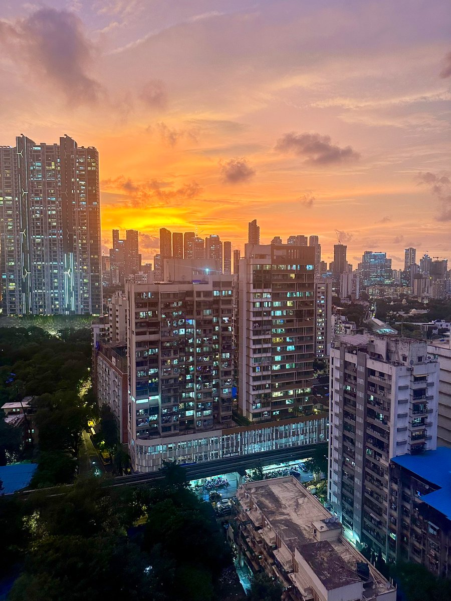 akshatpraneet's tweet image. Hello 👋🏼 

I’m looking for a flatmate for a wonderful 2BHK with a view 🏡

The house is fully furnished and with a massive balcony. The room also has an attached washroom. 

15 mins away from Lower Parel / Worli. 

Rent - 96k

DM for more details!
