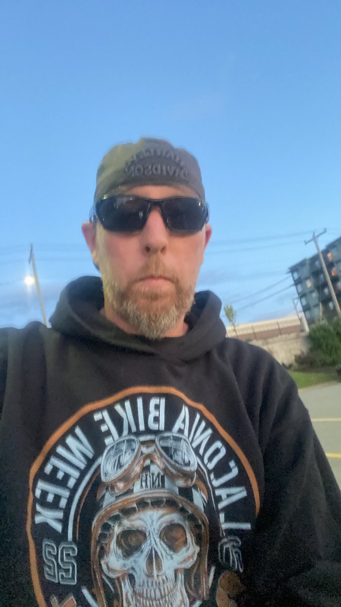 BLeavitt4's tweet photo. Riding back from Bentleys  and Iron Tails , great ride , with my buddy Logan . https://t.co/nhHRQXo1gf