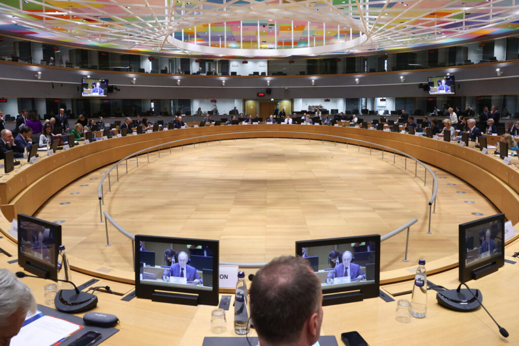 _ElRavalet's tweet photo. Hongria exclou l’oficialitat del català de l’agenda del pròxim Consell de la UE https://t.co/qBetohdWsQ via @VilaWeb https://t.co/BiIzeXRibg