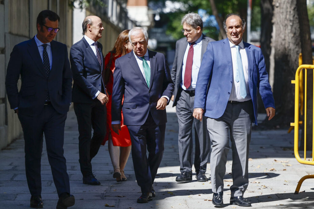 _ElRavalet's tweet photo. Guerra oberta al CGPJ: els vocals progressistes acusen els conservadors de vetar tots els candidats a president https://t.co/8mOUiW2U1P via @VilaWeb https://t.co/qxKz8pqC5K