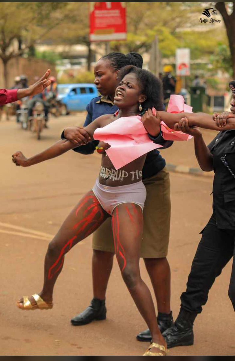 margaretnattabi's tweet photo. One day we shall be heard, all our cries will come to an end and someone will pay the price.@AloikinOpoloje,@KobusingyeNora and Kemitooma,to me you are heroines, your message is very clear, #corruptionmustend
#AnitaMustResign
I am proud of you🤗 and justice must prevail.
#Gajja https://t.co/G1zknvZkMO