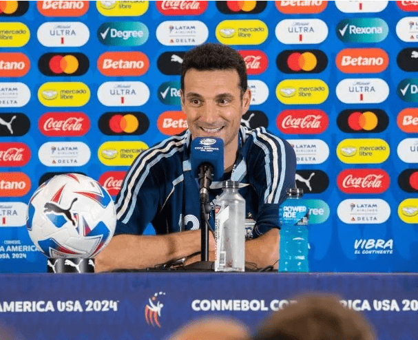 DelDifusora's tweet photo. Lionel Scaloni decidió quién se suma a la Selección Argentina tras la baja de Nicolás Tagliafico: El entrenador definió al reemplazante, quien desde el fútbol local se suma a la convocatoria de cara a la doble fecha de Eliminatorias. Lionel Scaloni,… https://t.co/bU41SJ0jyk https://t.co/MWfdvWRApu