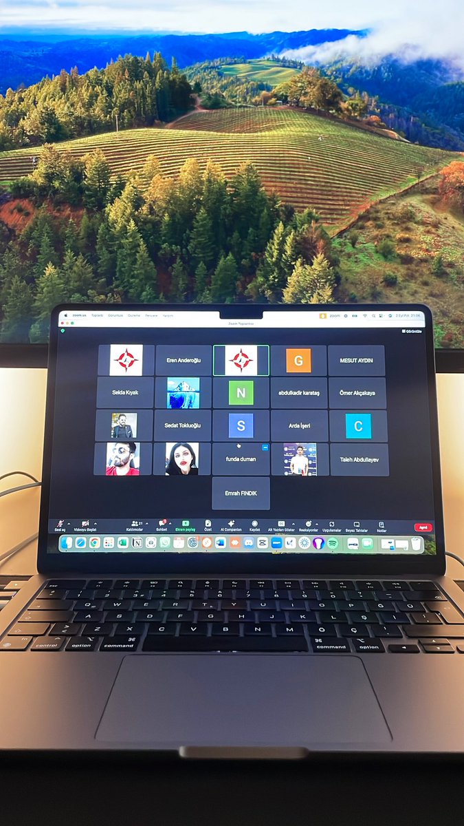 ErenAnderoglu's tweet image. 🚨Türkiye’nin ilk 20 kişilik sınıf içi #AmazonHandmade eğitiminin ilk dersinin heyecanı ve büyük mutluluğu içerisindeyiz. Buralar dutlukken konuştuğum iş modeli bambaşka bir noktaya geldi. Amazon Handmade’de bir ilki yapmanın ve bunu gerçekleştirmenin gururunu yaşıyorum🚀…