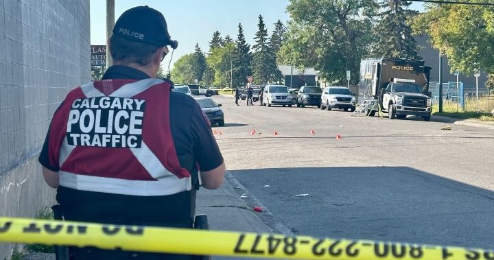 canadanewspost's tweet photo. Police investigate man’s death following ‘disturbance’ outside southeast Calgary business https://t.co/9Cj3JFq05B https://t.co/hlVICYlrsh