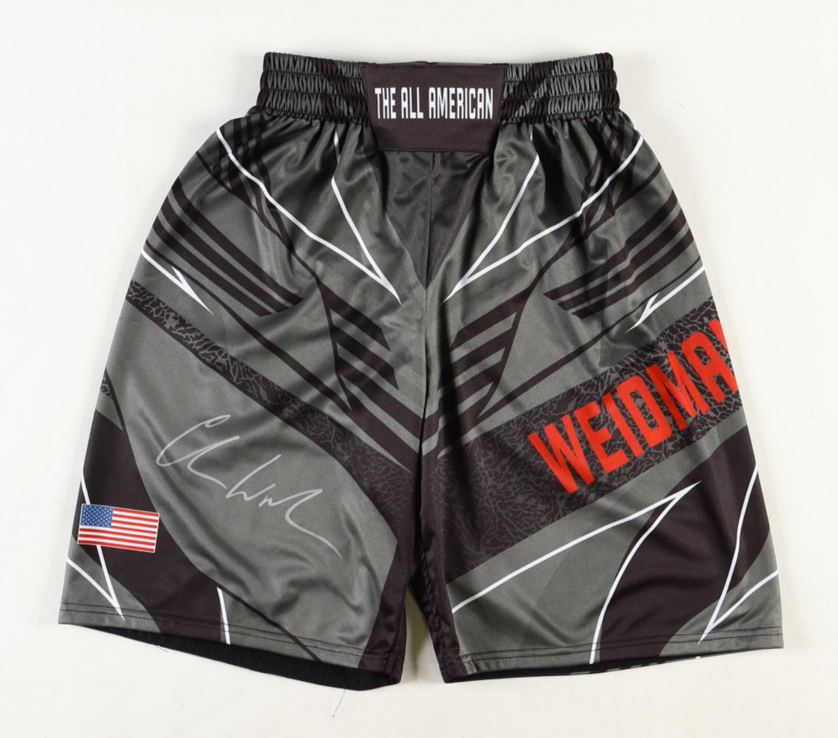 olzkool64's tweet photo. 🔥 #MVA LABOR DAY GIVEAWAY 🔥
@madvapesnft a @vechainofficial community, the official blockchain of the @ufc is celebrating Labor Day in the US, and wants to reward all you hardworking mfrs who grind day in and day out.
Show us your favorite #VECHAIN NFT , and at the end of the week, I will pick one to send this sweet pair of @chrisweidman autographed #UFC shorts. What better athlete to feature on Labor Day than “The All American” , one of the hardest working people in #MMA .
Make sure to post your best!
All you have to do is post your fav, tag the NFT community behind it, follow and retweet.
May the coolest one win!