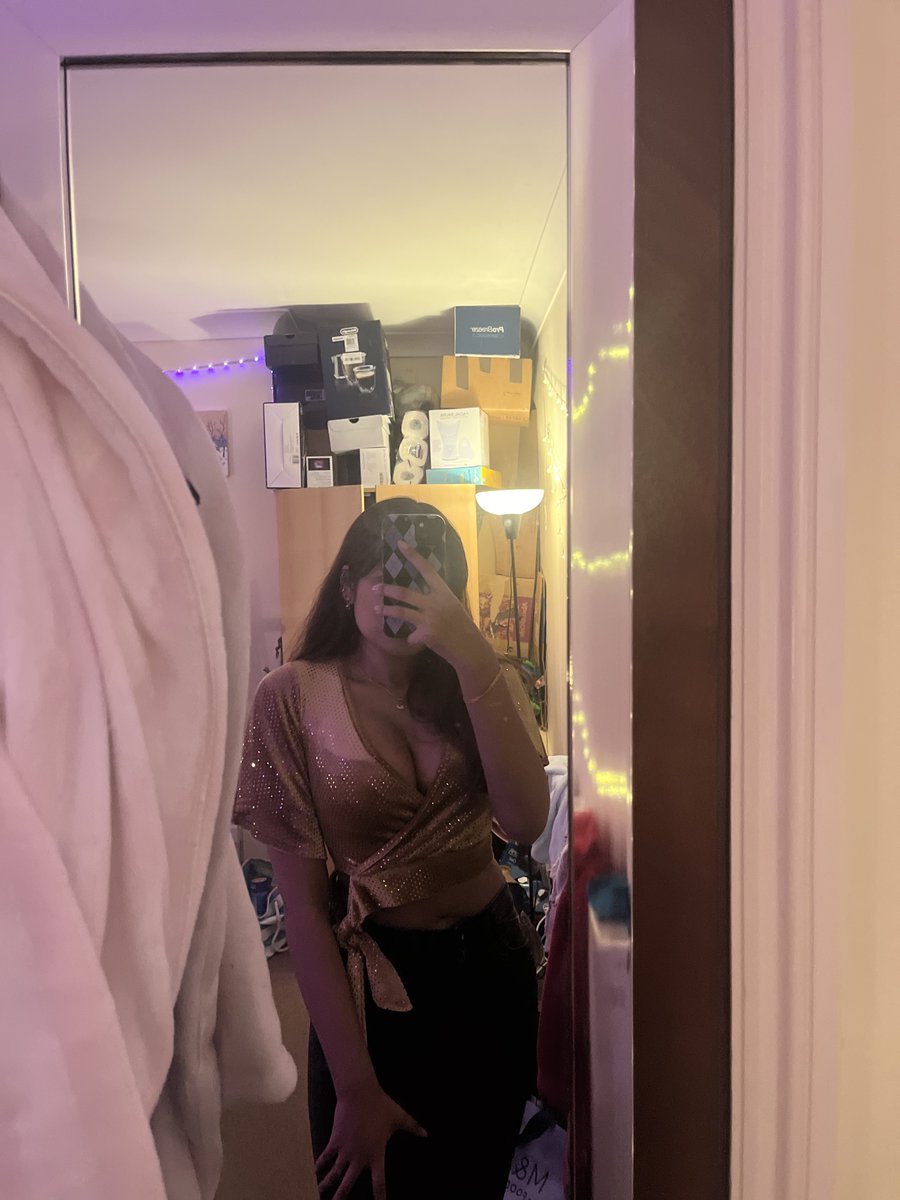 It’s been a while since I’ve been active on findom…

Message me if you’ve served before, my feet need massaging and your wallet needs abusing :)