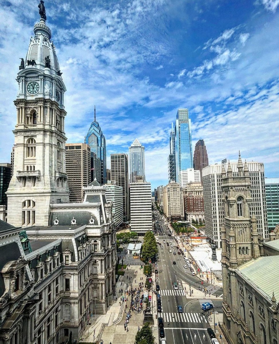 Isn't Center City a beaut? 🤩 
#visitphilly #thingstodoinphilly #cityvibes  

📸: jjkeyes on IG