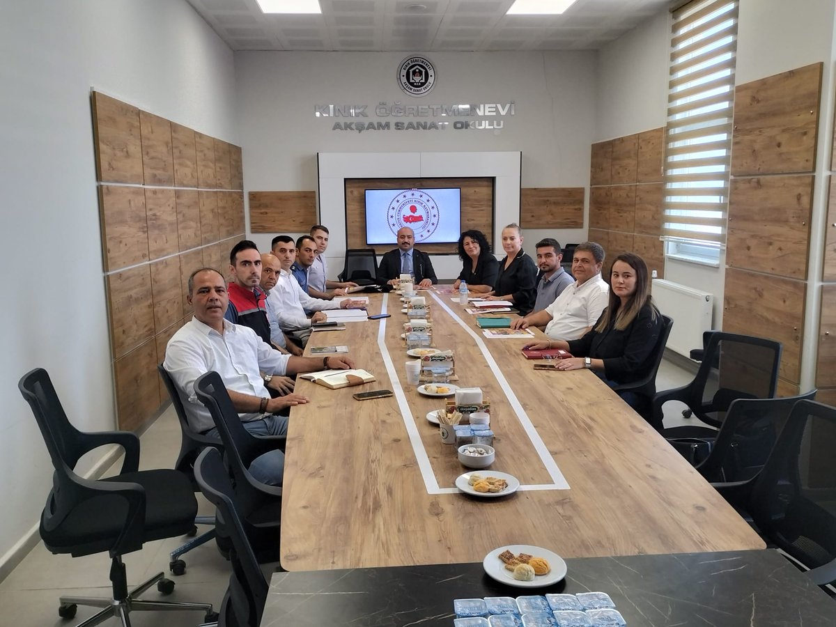 Kaymakamımız Sayın Onur ALİMOĞLU başkanlığında kurum amirleri ile 8. hasat festivali toplantısı yapıldı.