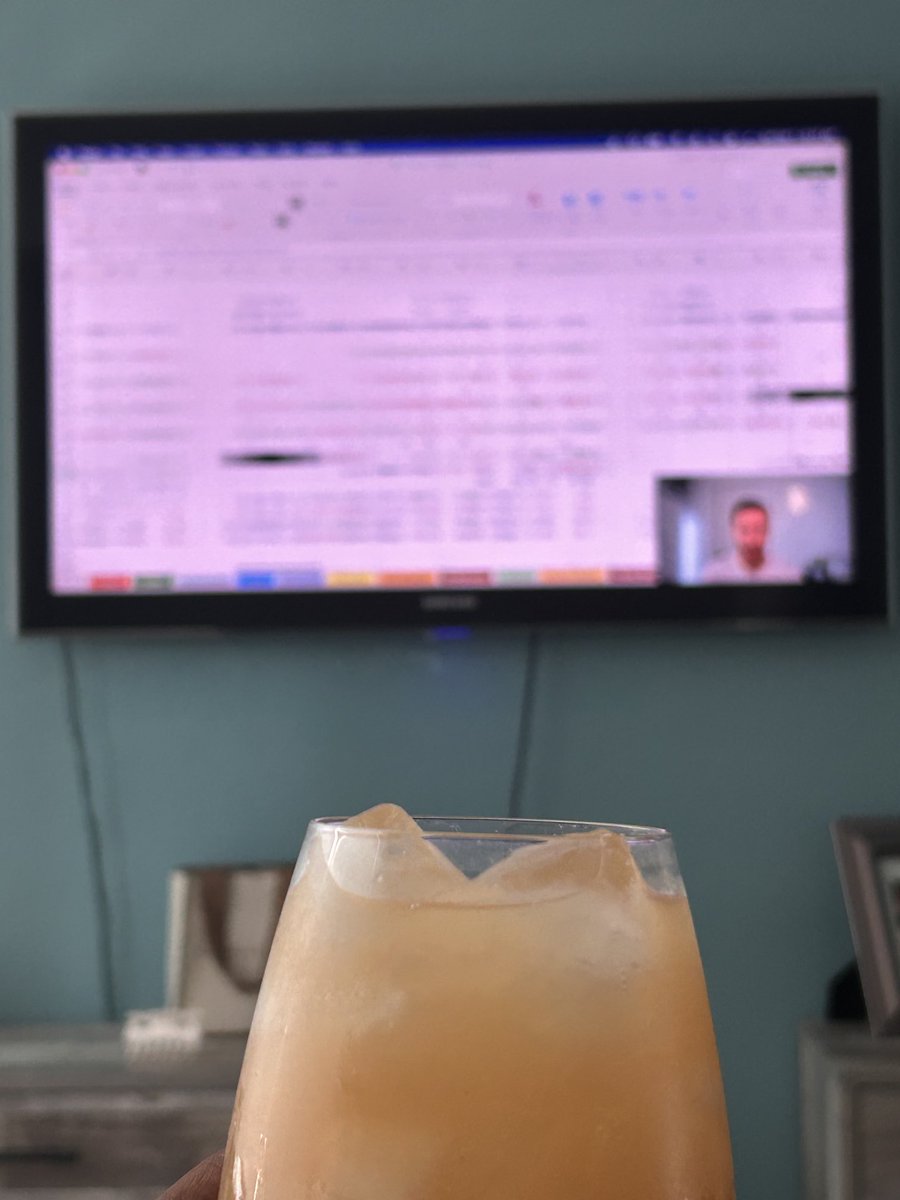 SaliniKing's tweet photo. Cheers to the off day but we never really having an off day!! As always 🔥🔥 ⁦@traderkylec⁩ #RoyalShit https://t.co/IWtLR22loa
