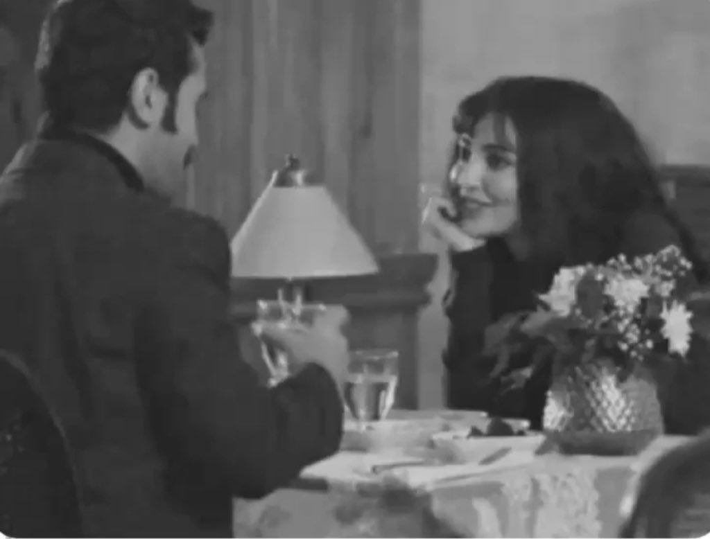 فَلا هوى بَعدَ هواكَ يُهتوَى 
وماذا بَعدَ عَيناكَ أهوَى يا تُرى؟🤍