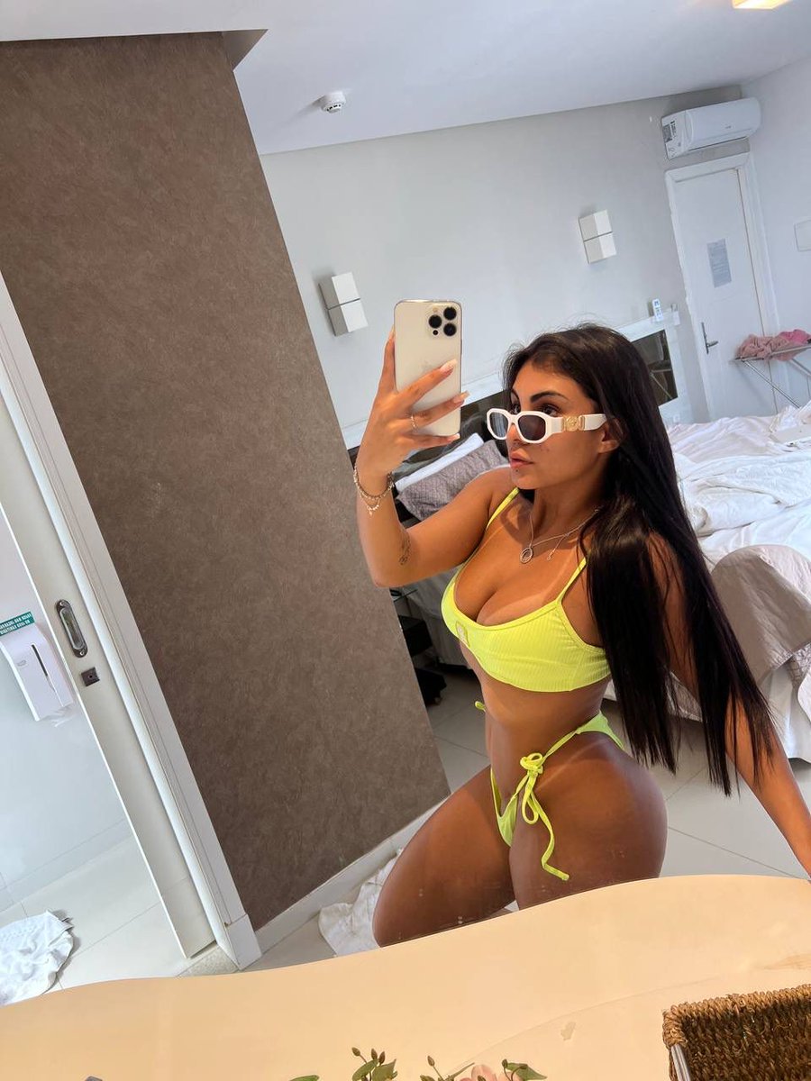 Feeling wild in my yellow bikini, hot and naughty. Even if it's fall season I'm not ready to let the summer go yet