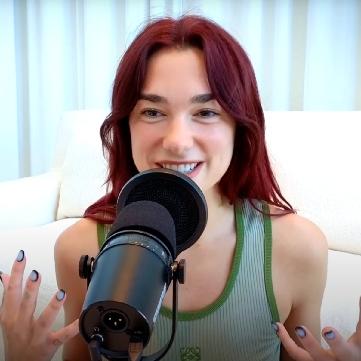 jenesaispop's tweet photo. Alana S. Portero habla con @dualipa sobre su próximo libro: "Es un cuento de brujas, situado a medio camino entre Cumbres borrascosas y Lorca, y ambientado en la Guerra Civil española. Es una novela gótica"

fuente: @service95 https://t.co/7Z76jvgt6n