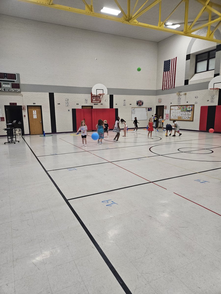 EH_WW_PhysEd's tweet photo. Last week students played scooter tag, regular tag, hula hoop squeeze and the all-time favorite student game battleship! https://t.co/0RnbO0w4SL
