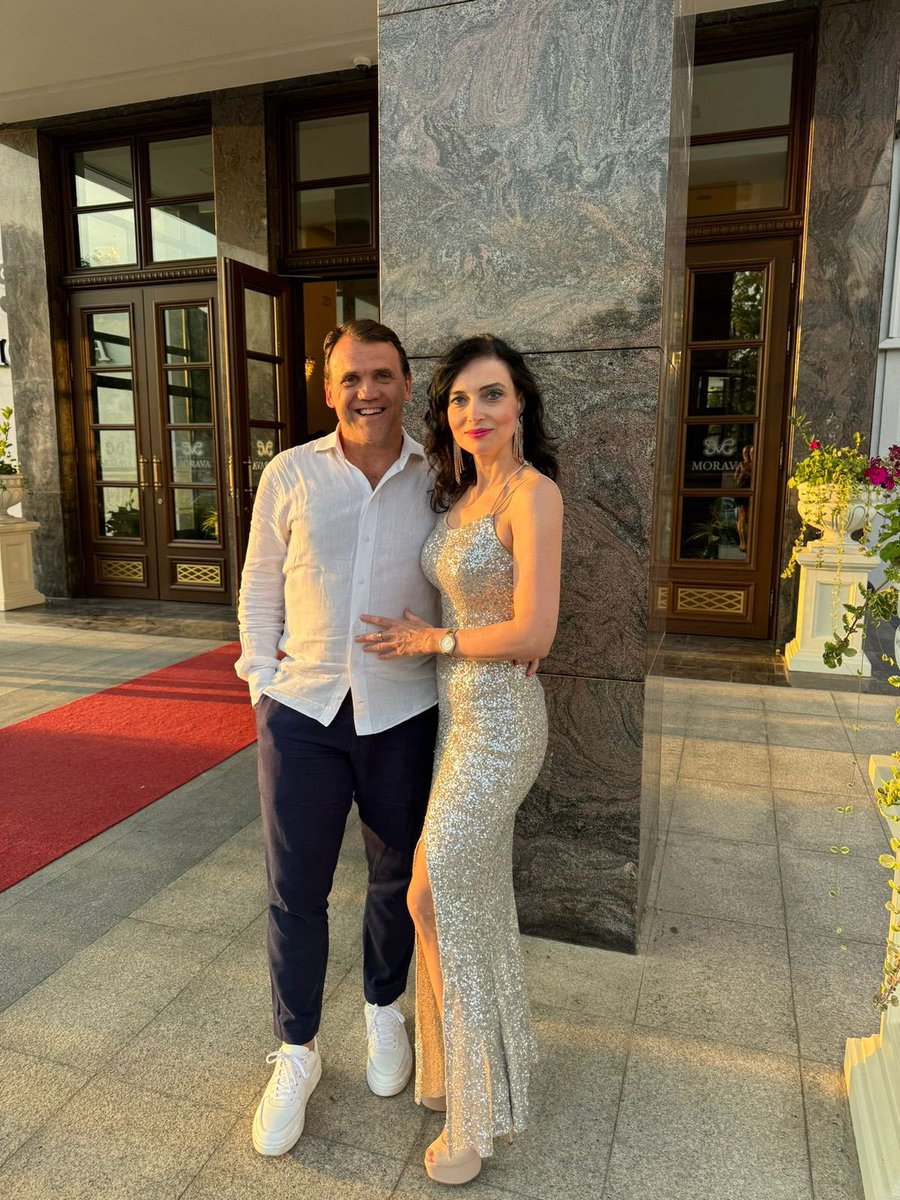 Petkovic10's tweet image. A beleza de uma família que floresce em cada novo capítulo. Ao lado da minha Violeta, em um dia onde o amor se fez poesia.
#Petkovic #casamento #familia #AmorEterno