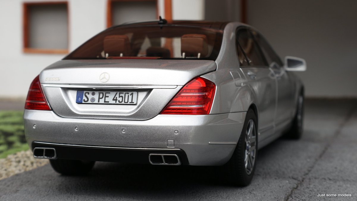 justsomemodels's tweet photo. 1:18 Mercedes-Benz W221 S600L S-Class, Iridium silver metallic - Motorhelix
Full review, unboxing on Youtube: https://t.co/Bkt5wBWi9a
#mercedes #benz #mercedesbenz #mercedesv12 #w221 #sclass #sklasse #s600 #s600l #luxury #v12 #118scale #diecast #modelcar #miniature #motorhelix https://t.co/xHUJNnqMB4