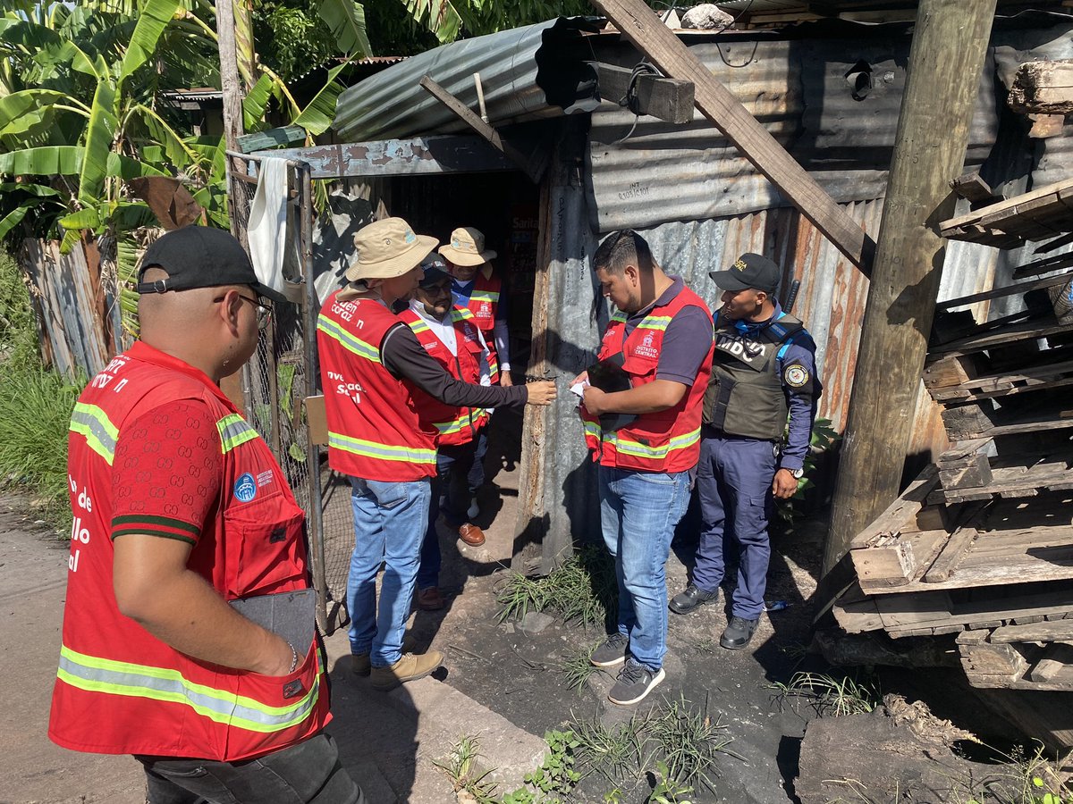 IDEM_AMDC's tweet photo. Seguimos avanzando con los censos de población y vivienda en la colonia Suazo Córdova, habiendo completado ya el recorrido de todo el polígono.💯🫡📈 https://t.co/1KEgU04LOS