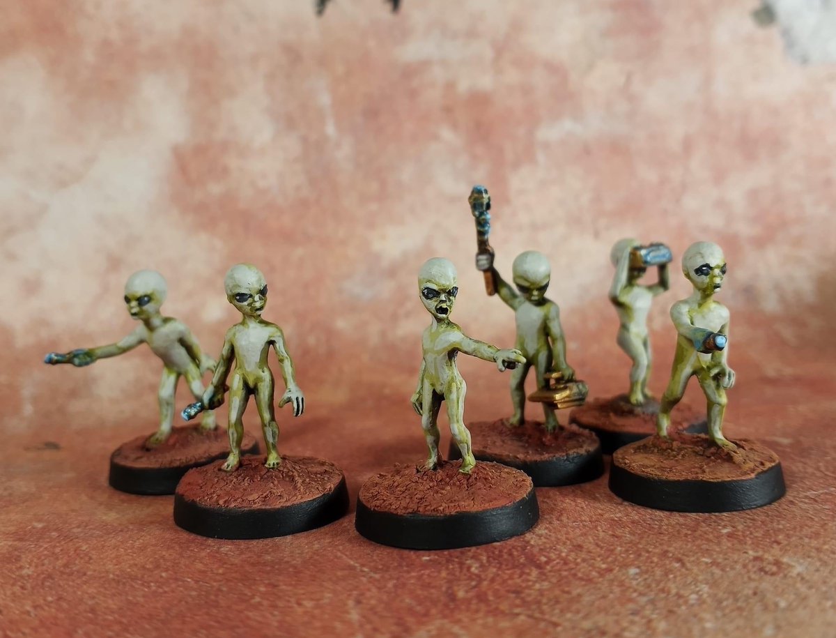 CheckPointMini's tweet image. Grey aliens painted by Gene Archibald. Think the big group is very nearly the full line up. 28mm miniatures.

checkpointminiatures.co.uk/product-catego…
