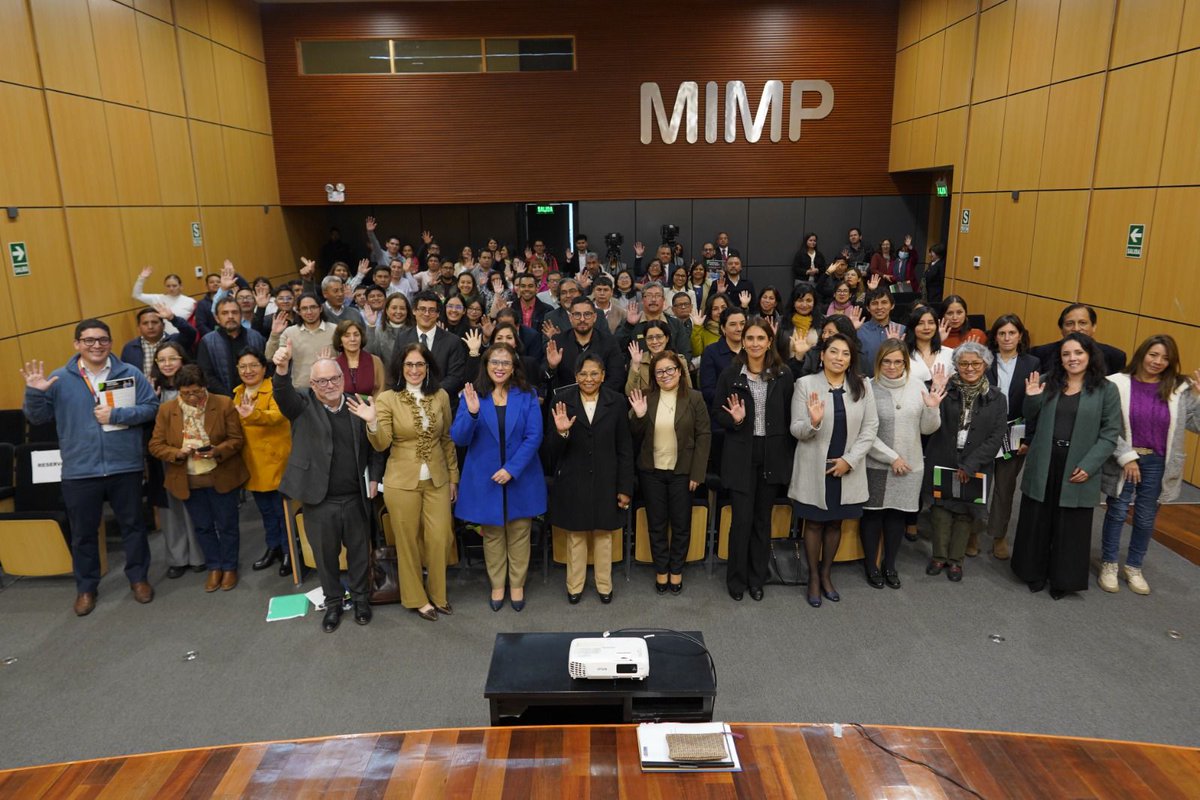 Ministerio de la Mujer y Poblaciones Vulnerables (@mimpperu) on Twitter photo 🤝 Fortalecemos la prevención de la violencia junto a aliados estratégicos. Con el apoyo del <a href="/el_BID/">Banco Interamericano de Desarrollo</a>, <a href="/RESCUE_Airbel/">The Airbel Impact Lab at the IRC</a> y <a href="/poverty_action/">Innovations for Poverty Action</a>, el Programa Nacional Aurora del MIMP presentó los resultados del estudio "Hablemos entre Patas" (2021-2023). Este innovador proyecto, que 🤝 Fortalecemos la prevención de la violencia junto a aliados estratégicos. Con el apoyo del <a href="/el_BID/">Banco Interamericano de Desarrollo</a>, <a href="/RESCUE_Airbel/">The Airbel Impact Lab at the IRC</a> y <a href="/poverty_action/">Innovations for Poverty Action</a>, el Programa Nacional Aurora del MIMP presentó los resultados del estudio "Hablemos entre Patas" (2021-2023). Este innovador proyecto, que