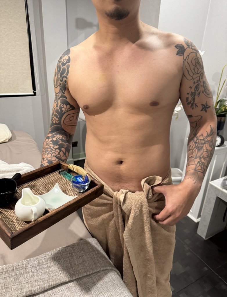massageinside3's tweet photo. 🐻ชอบม๊า! ชอบม๊า! พ่อหมีน่ากอดแบบนี้ ถามหน่อยเหอะพี่ ชอบม๊า! ชอบม๊ะ!

💆🏻‍♂️งวดนี้นวดผ่อนคลายกับเทอราปิสหนุ่มหล่อสายหมี ความตั้งใจสูง  “น้องแทน” ที่ร้านสปาชายสุดหรู ตกแต่งพรีเมียม รีโนเว��ใหม่หมดจด Relax Spa by 9 @9Relax_Spa 

🫂ตามรีวิวได้ในกลุ่ม สนใจ DM https://t.co/8R2dJqExo2