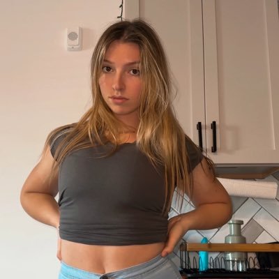 deleting in 24hours but whoever likes and says plz gets a kitty pic in dms