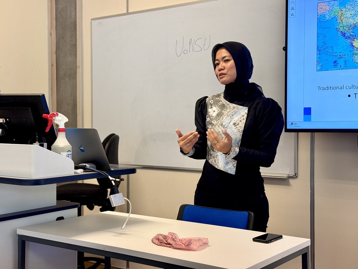 Nottingham Global Childhoods Research Group (@gcrgnottingham) on Twitter photo Great to have had <a href="/AdeDwiUtami/">Ade Dwi Utami</a> <a href="/UNJ_Official/">UNIV. NEGERI JAKARTA</a> visiting Nottingham today. She delivered a fantastic session on gender in the play world in Indonesia ECE. Looking forward to our future collaborations! <a href="/UoNSoE/">UoN Education</a> <a href="/QiaohuiXue/">Qiaohui Xue 薛乔珲</a> Great to have had <a href="/AdeDwiUtami/">Ade Dwi Utami</a> <a href="/UNJ_Official/">UNIV. NEGERI JAKARTA</a> visiting Nottingham today. She delivered a fantastic session on gender in the play world in Indonesia ECE. Looking forward to our future collaborations! <a href="/UoNSoE/">UoN Education</a> <a href="/QiaohuiXue/">Qiaohui Xue 薛乔珲</a>