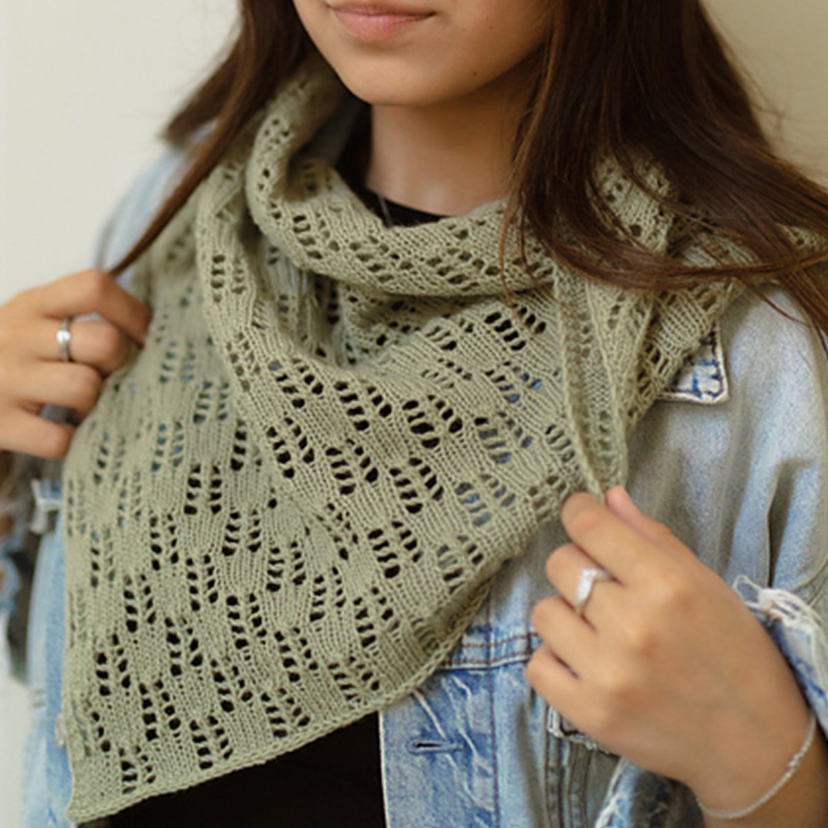 Jimmy Beans Wool 🧶 (@jimmybeanswool) on Twitter photo This one skein project is begging to be knitted by YOU! 🧶 Follow in Kacey Knits' footsteps & cast on her Lost Horse Shawl with <a href="/YarnCitizen/">YarnCitizen</a>'s Unity Fingering, a 100% wool, non-superwash, fair-trade yarn → jimmybeanswool.com/knitting/yarn/…
#KnittingPattern #Knitting This one skein project is begging to be knitted by YOU! 🧶 Follow in Kacey Knits' footsteps & cast on her Lost Horse Shawl with <a href="/YarnCitizen/">YarnCitizen</a>'s Unity Fingering, a 100% wool, non-superwash, fair-trade yarn → jimmybeanswool.com/knitting/yarn/…
#KnittingPattern #Knitting