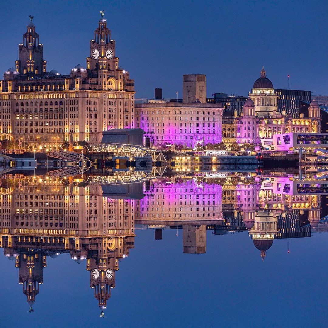 Liverpool Waterfront 😍

📸 <a href="/stevesamosa/">Steve Samosa</a>