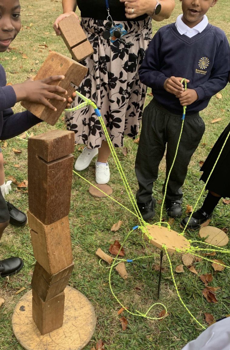 We had an awesome first day back at Broadmead with the <a href="/problemsolveit/">Problem Solving Co.</a> company launching our <a href="/The_IPC/">IPC</a> Brainwaves topic! #welcomeback #learningtolearn #teamwork #newterm 💙