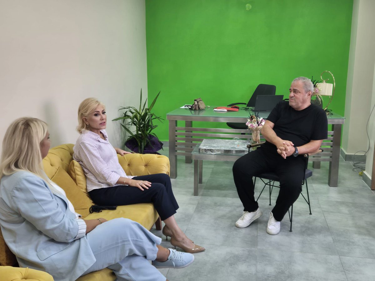 sebnembursali's tweet photo. ▪️Yayın hayatına  başlayan EGE TV’nin Yönetim Kurulu Başkanı Eyüphan Gündoğdu’ya @eyuphangundgdu hayırlı olsun ziyaretinde bulunduk. 

▪️İzmir’imiz, ülkemiz ve demokrasimizin güçlenmesi için yapacakları çalışmalarda tüm Ege Tv çalışanlarına kolaylıklar ve başarılar dilerim. https://t.co/ZU93UcqFzd